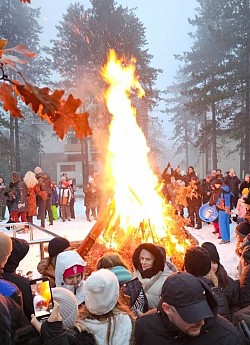 Burning of Christmas trees in front of the Zlatibor church