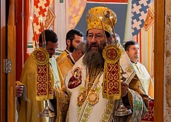 Metropolitan Justin with priests Dejan Vojisavljevic and Miodrag Todorovic serves the liturgy